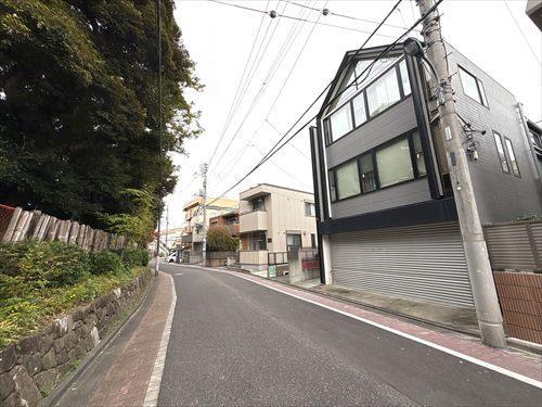 前面道路（対象物件：右側）