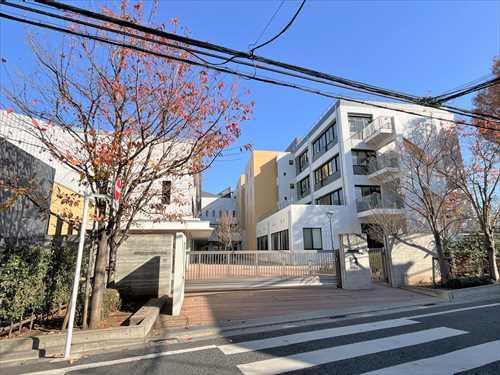 練馬区立大泉東小学校 810ｍ