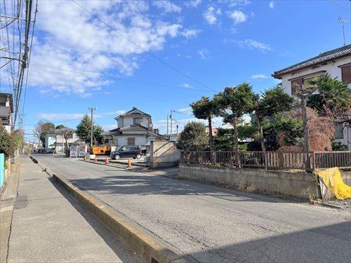 北西側道路を含む現地（右手）