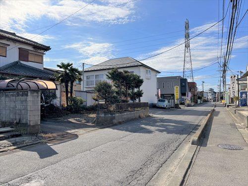 北西側道路を含む現地（左手）