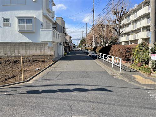 北側道路（物件：左手）