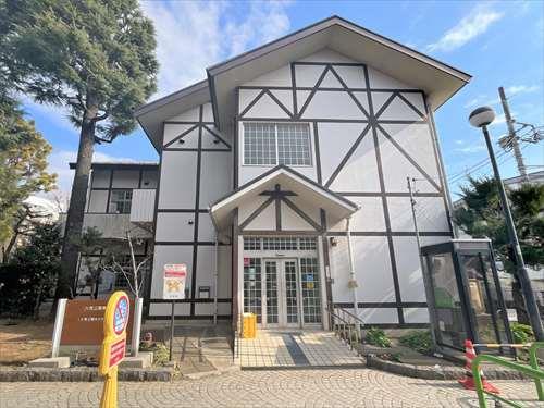 文京区立大塚公園みどりの図書室410ｍ