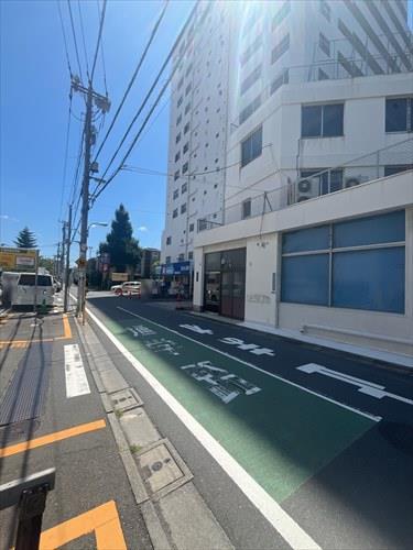 東側前面道路（2025年11月撮影）