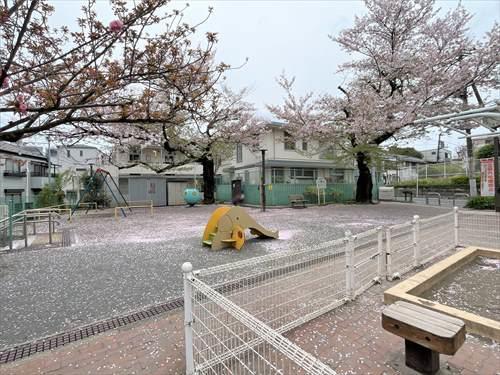 豊島区立南池袋一丁目公園 240ｍ
