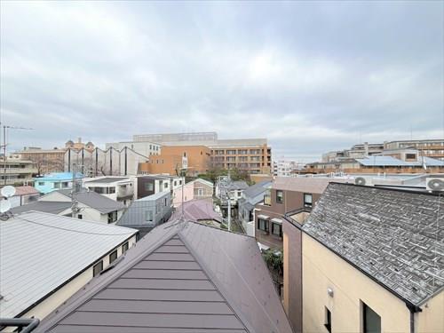 ルーフバルコニー（上）からの眺望