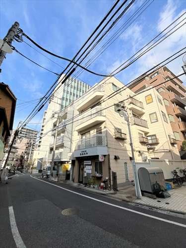 前面道路含む外観写真