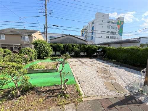 建物南側にあるお庭
