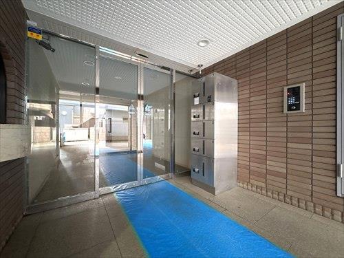 オートロック付エントランス、宅配BOX