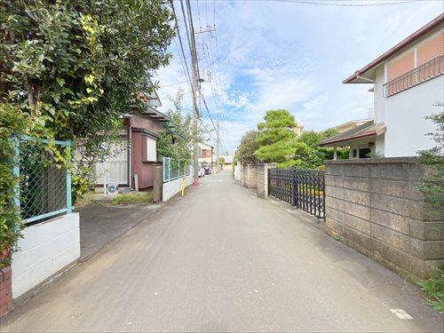 現地含む前面道路(2024年10月撮影) 現地含む前面道路(2024年10月撮影)