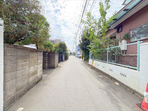 現地含む前面道路(2024年10月撮影) 現地含む前面道路(2024年10月撮影)