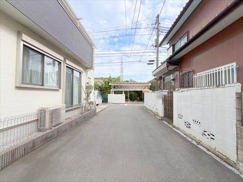 現地含む前面道路(2024年10月撮影) 現地含む前面道路(2024年10月撮影)