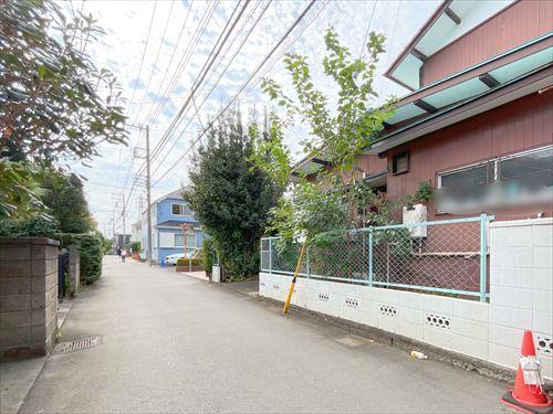 現地含む前面道路(2024年10月撮影) 現地含む前面道路(2024年10月撮影)
