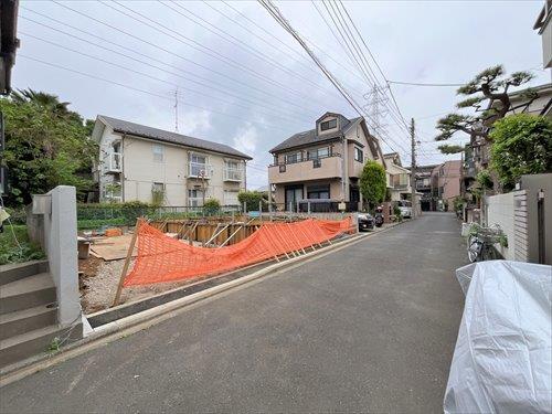 前面道路を含む現地（左手）