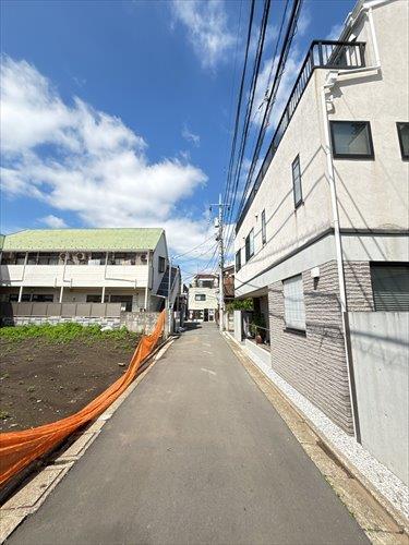 東側前面道路