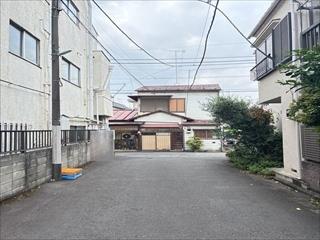 北東側前面道路
