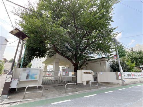 文京区立第十中学校 720ｍ