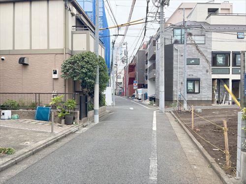 前面道路(物件:右手) 前面道路(物件:右手)