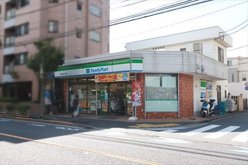 ファミリーマート南葛西三丁目店160m