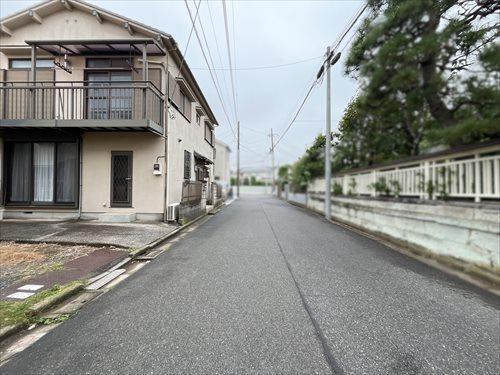 北側前面道路（2025年10月撮影）