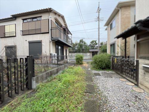 東側前面道路（2025年10月撮影）