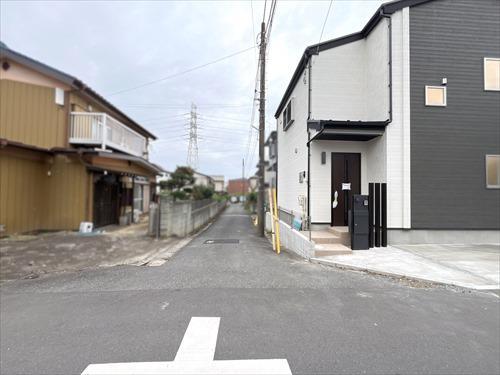 北東側前面道路（2025年10月撮影）