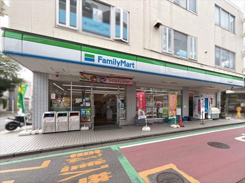 ファミリーマート二和向台駅前店 770m