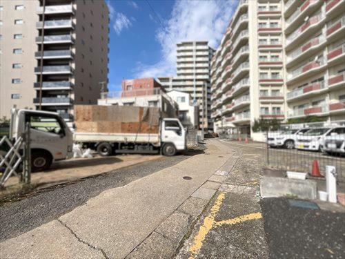 前面道路（2025年10月撮影）