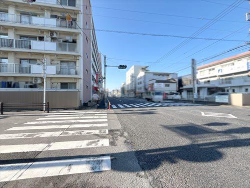 北西側前面道路