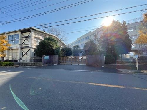 市川市立新浜小学校 690m