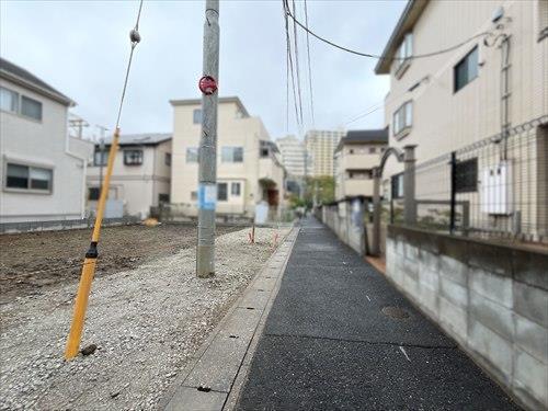 前面道路（2025年10月撮影）