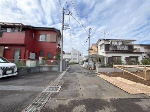 前面道路（2025年11月撮影）