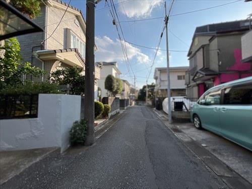 前面道路（2025年11月撮影）