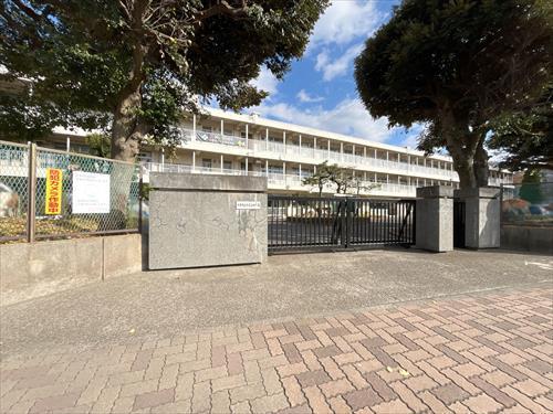 千葉市立千草台中学校 940m