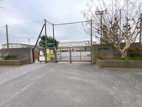 市川市立百合台小学校260m