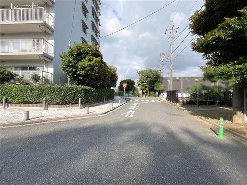 側面道路（2026年6月撮影）