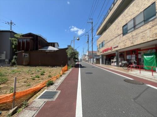 北西側前面道路（2026年5月撮影）