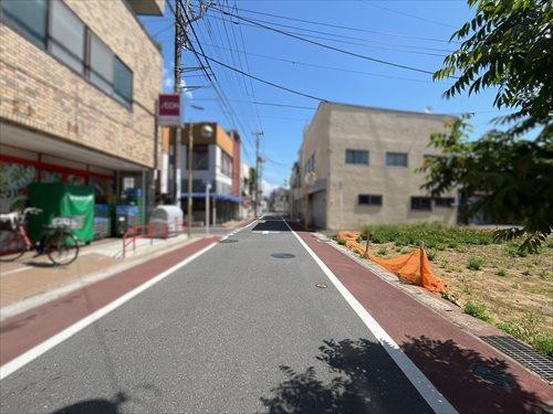 北西側前面道路（2026年5月撮影）