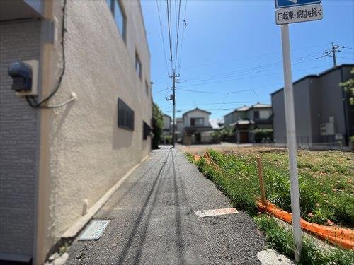 北東側前面道路（2026年5月撮影）