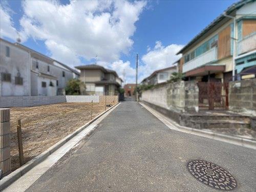 前面道路(2026年8月撮影)