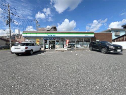 ファミリーマート南初富六丁目店540m