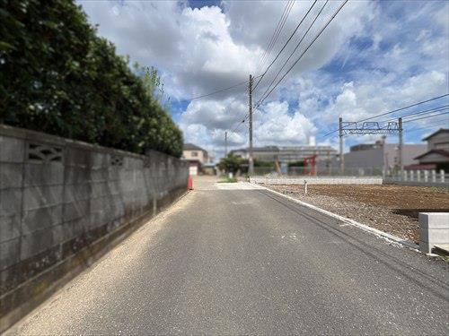 前面道路（2026年8月撮影）