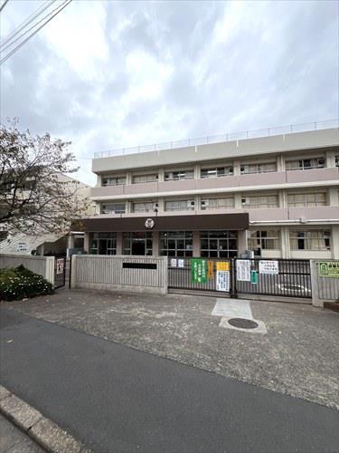 船橋市立法典小学校まで460m