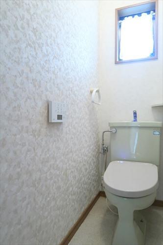 1階トイレ(温水洗浄便座付き)