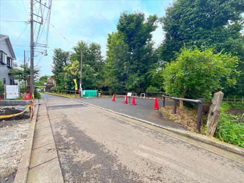 現地側から前面道路