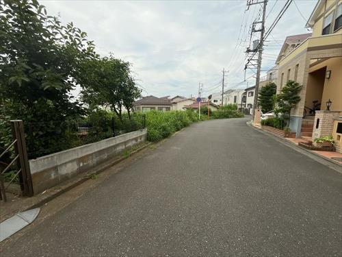 現地含む前面道路（2024年6月撮影）