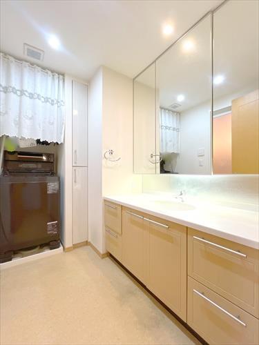 洗濯機置き場・洗面所