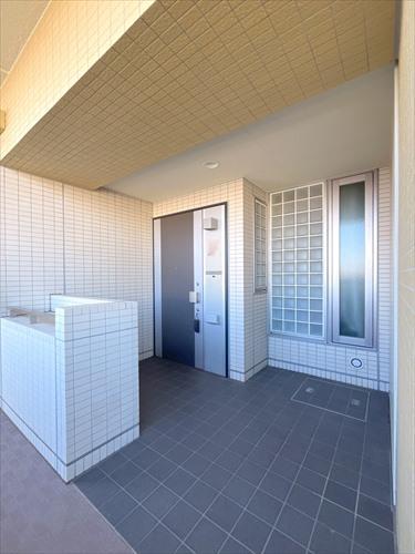 共用廊下から玄関