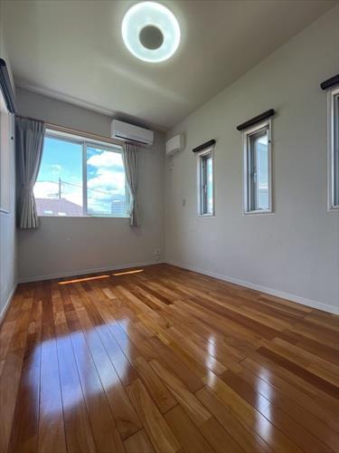 洋室（2階約6.8帖）