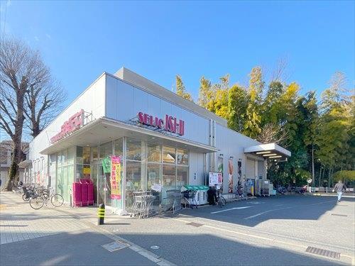 成城石井等々力店まで990m