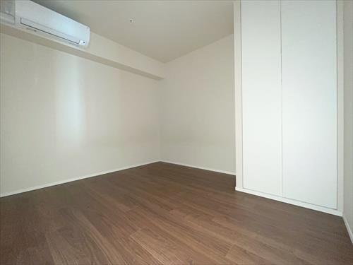 洋室約5.1帖(収納付き)